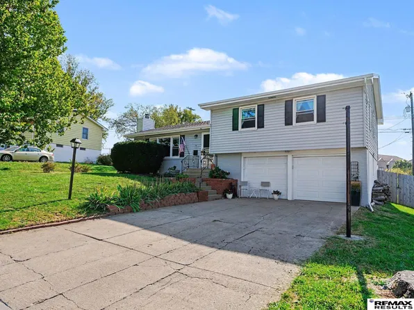 115 Valley View Dr, Bellevue, NE 68005