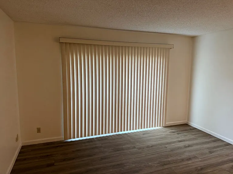 Avenue West Apartments — Photo 32