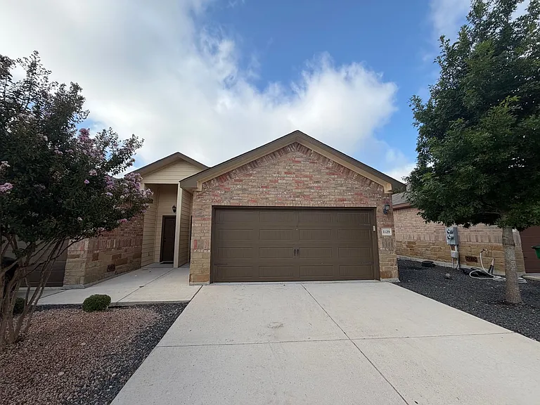 1129 Stanley Way — Photo 2