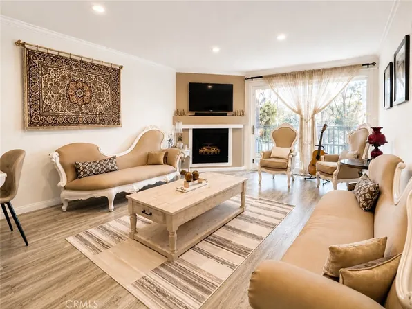 5565 Canoga Ave APT 207, Woodland Hills, CA 91367