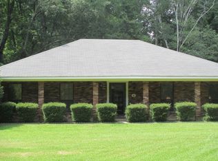 712 S Springlake Cir, Terry, MS 39170