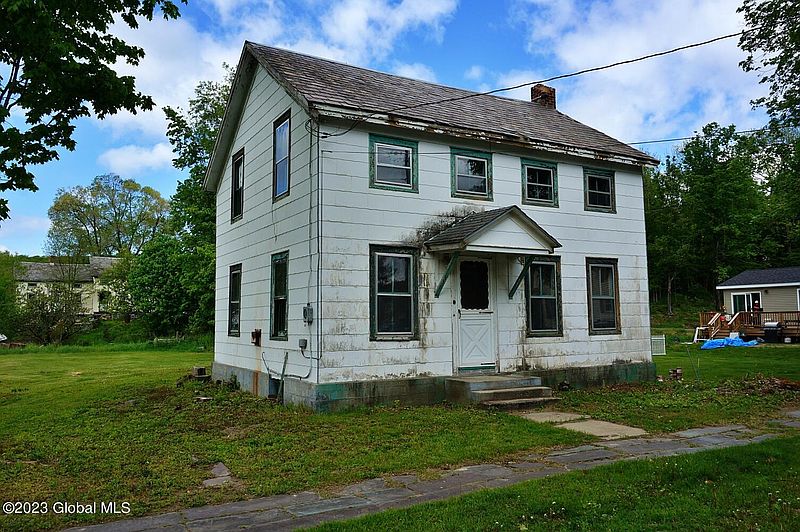3rd image of 33 Thomas St.