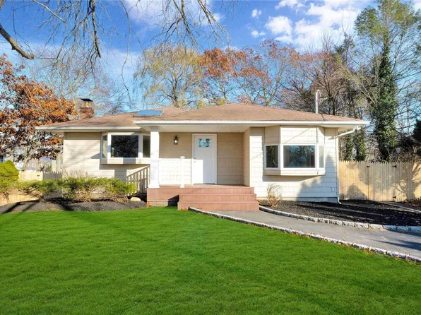 91 Balaton Avenue, Ronkonkoma, NY 11779