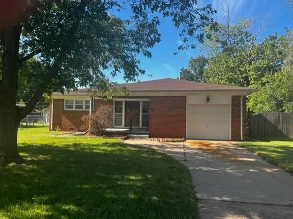 855 N Brownthrush Ln, Wichita, KS 67212