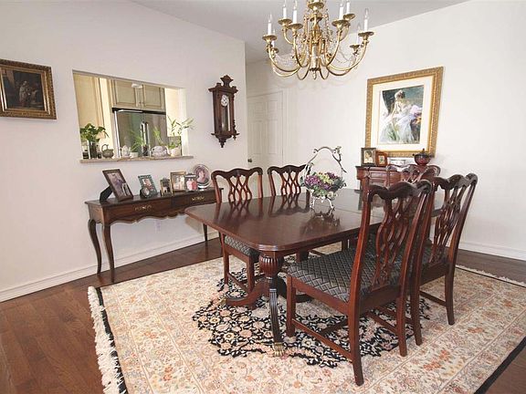 4th image of 151 Tennyson Dr #151
