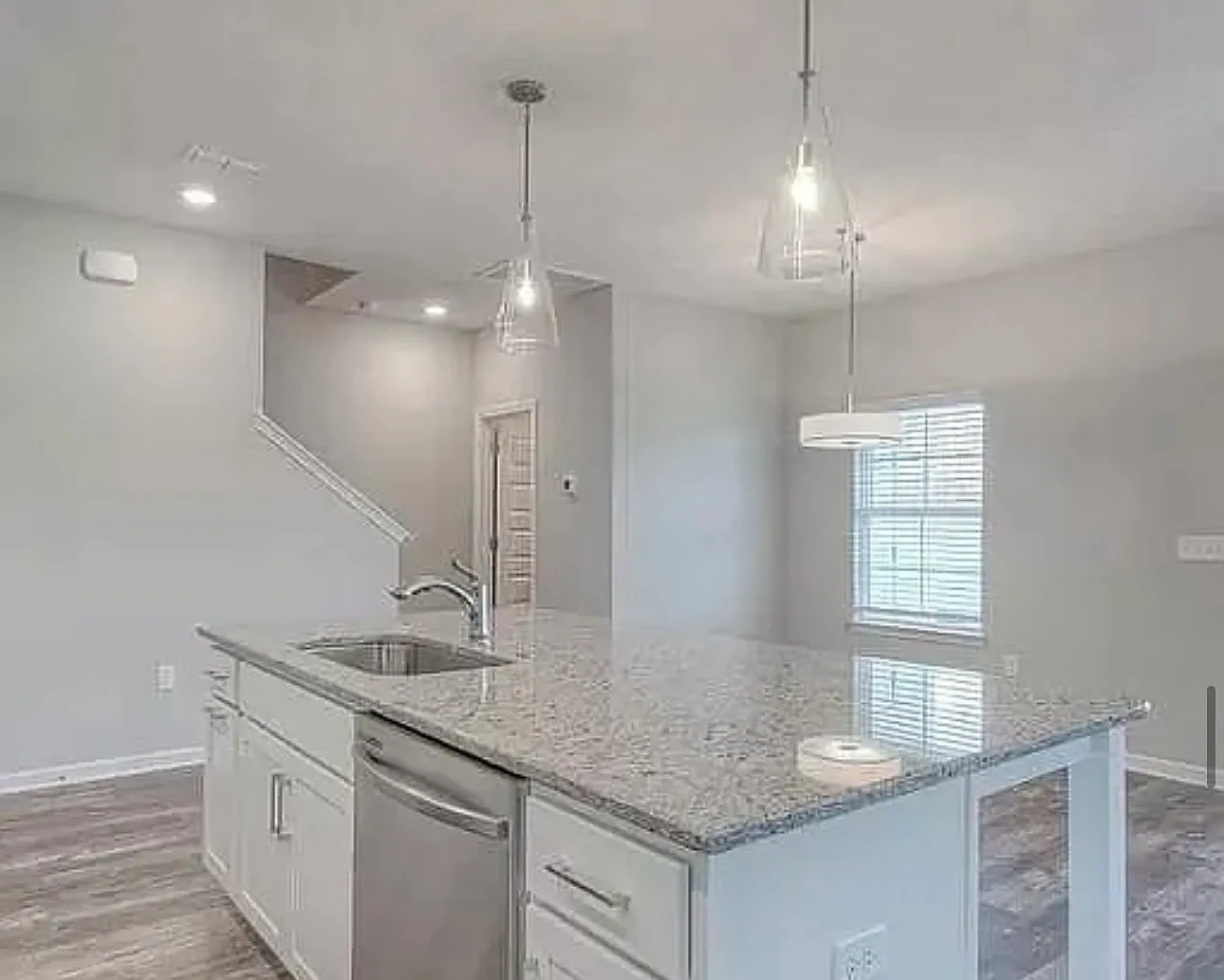 3 bed, 2.5 bath, 1779 sqft, $2,400 — Photo 3
