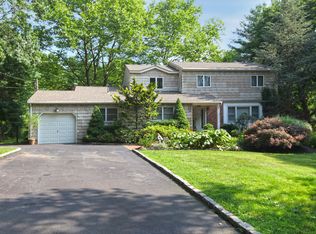 6 Parsons Dr, Dix Hills, NY 11746