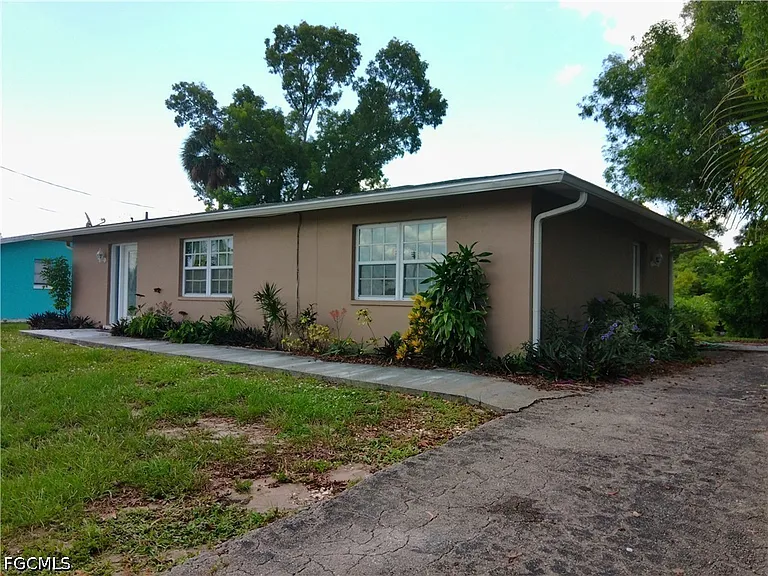 893 Iris Dr — Photo 25
