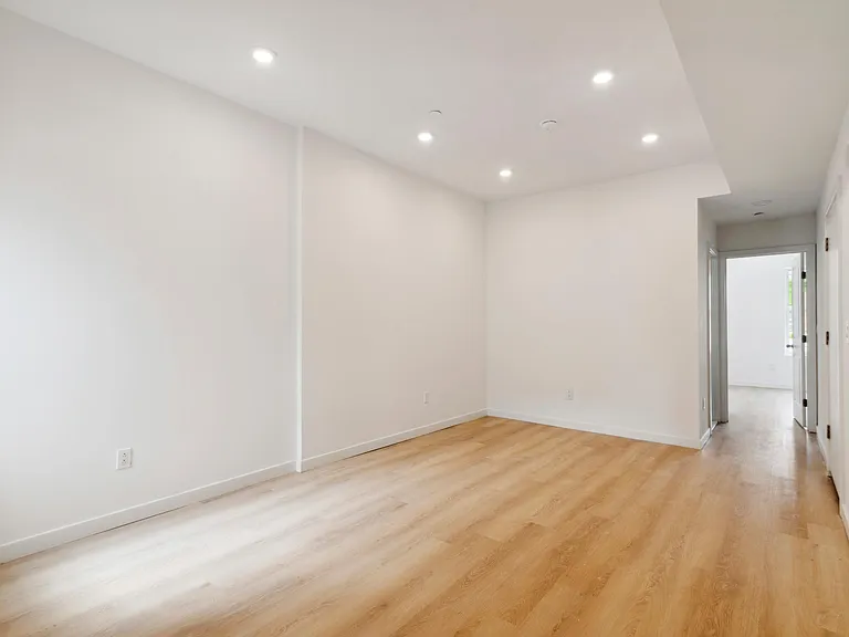 5102 Arch St #2 — Photo 3