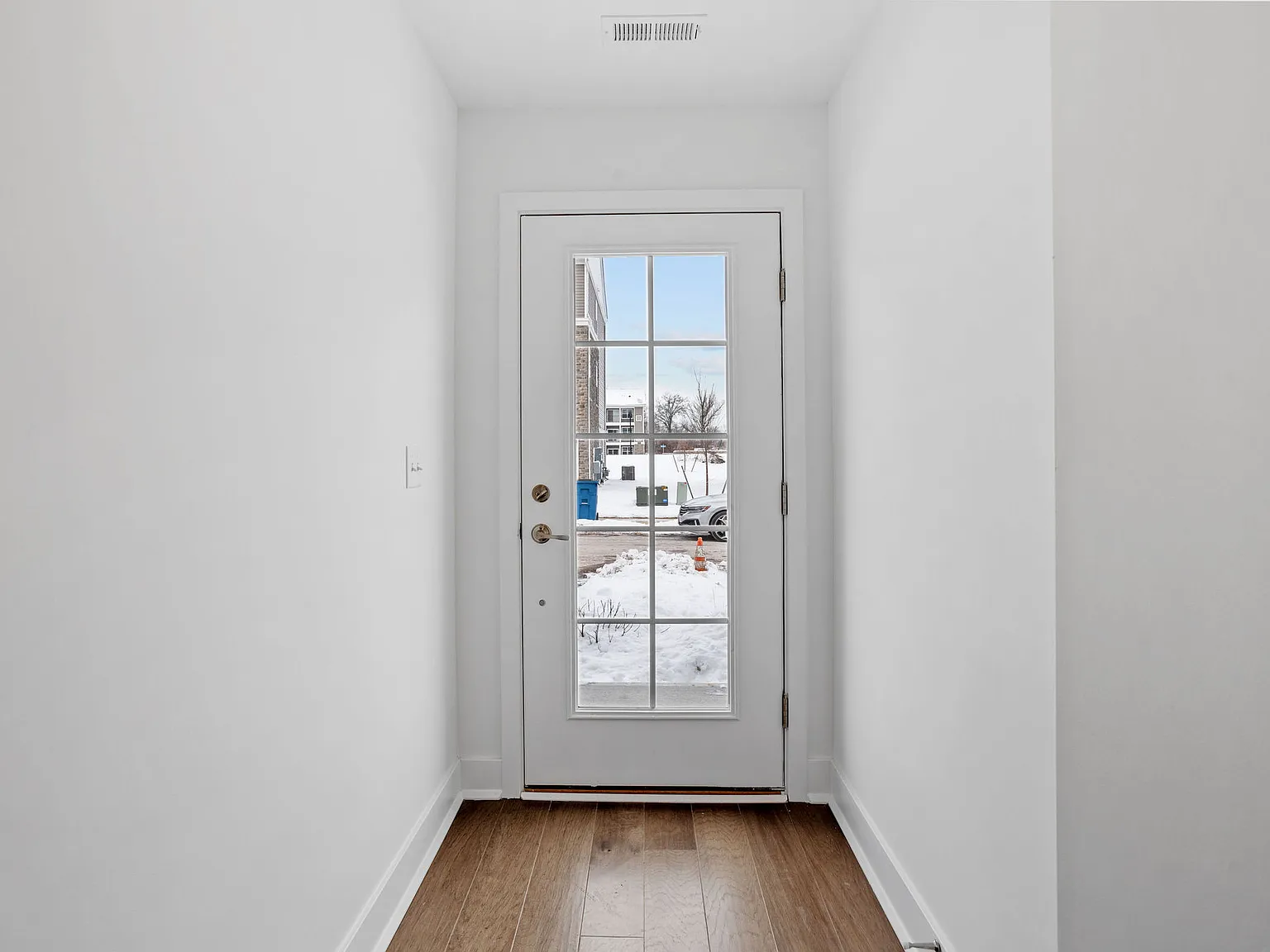 4 bed, 3.5 bath, 2453 sqft, $4,500 — Photo 4