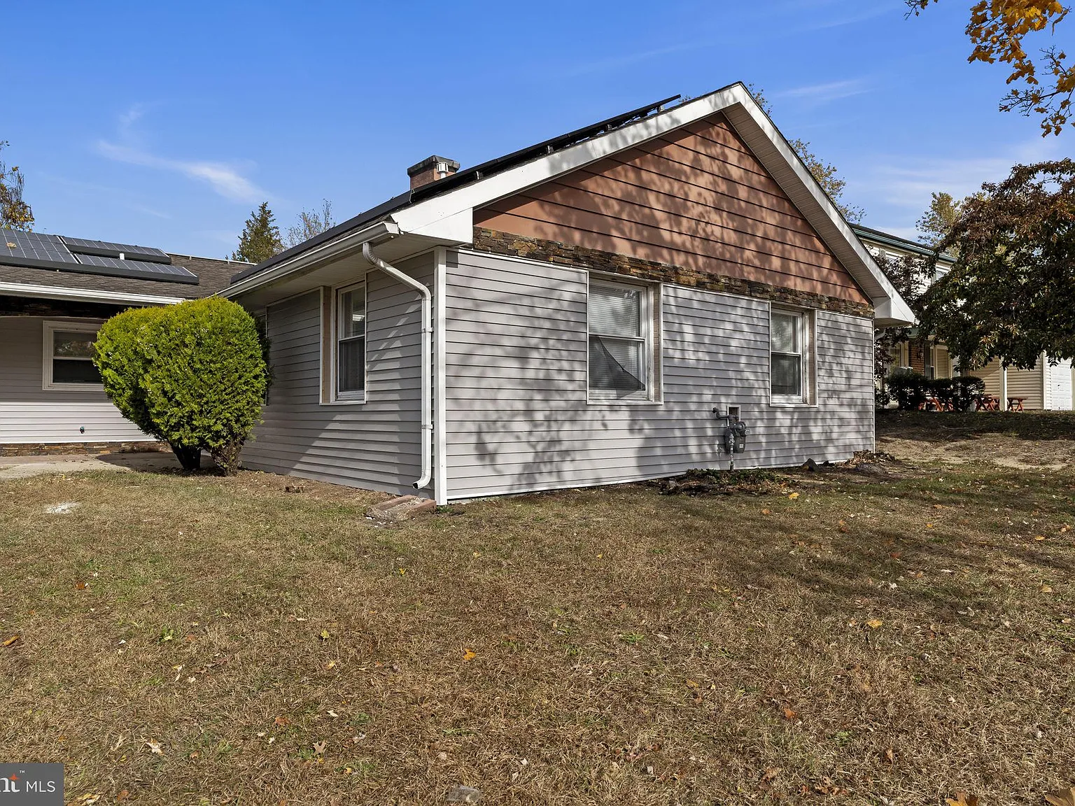 5 bed, 1864 sqft, $4,500 — Photo 2