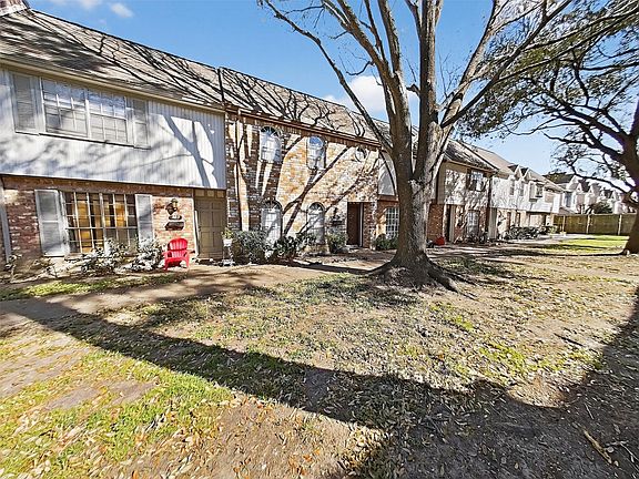 2nd image of 8101 Amelia Rd APT 404