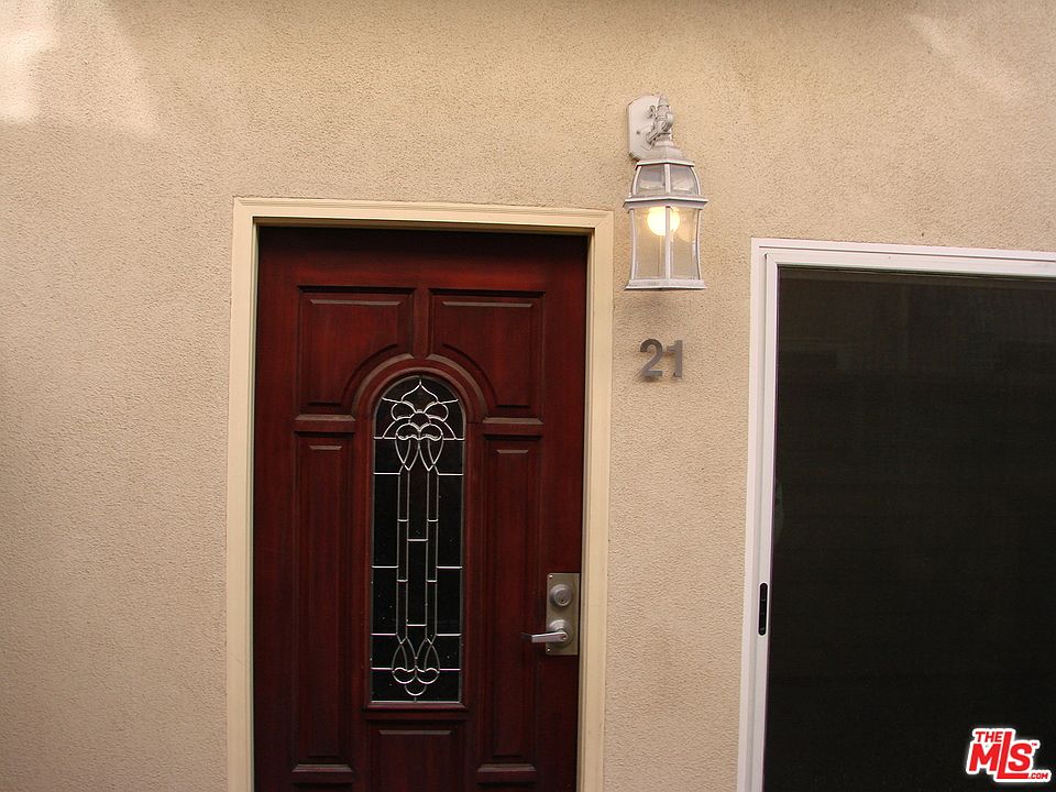 1st image of 13360 Burbank Blvd #21