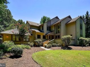 10331 Hickory Forest Dr, Oakton, VA 22124