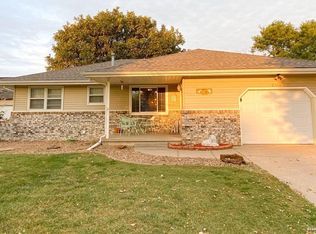 2814 Linda Ln, Salina, KS 67401