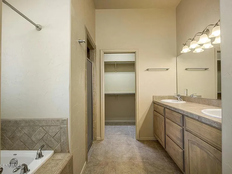 1892 N Sonoma Ranch Blvd — Photo 25