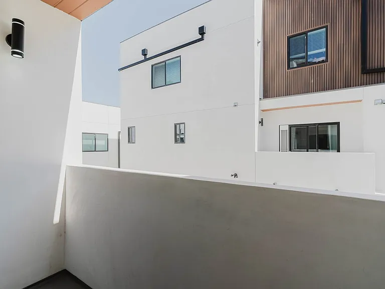 5654 1/2 Cartwright Ave — Photo 31