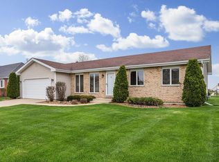521 N Hickory Ln, Peotone, IL 60468