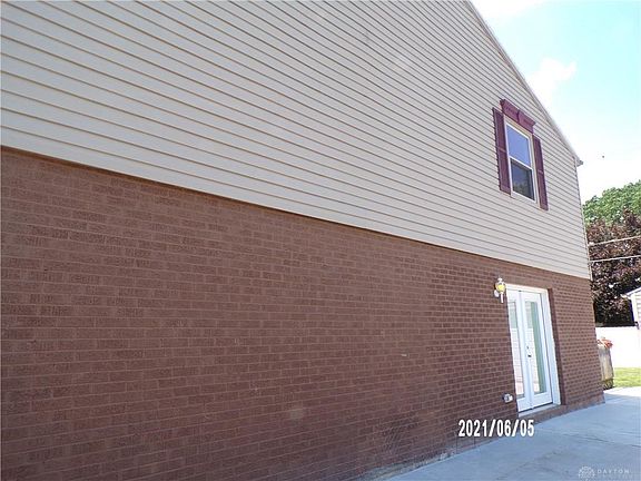 4th image of 4825 Vanguard Ave