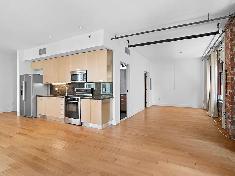 460 S Spring St #512 — Photo 8