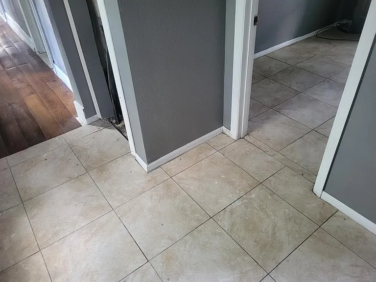 1425 Steele St — Photo 3