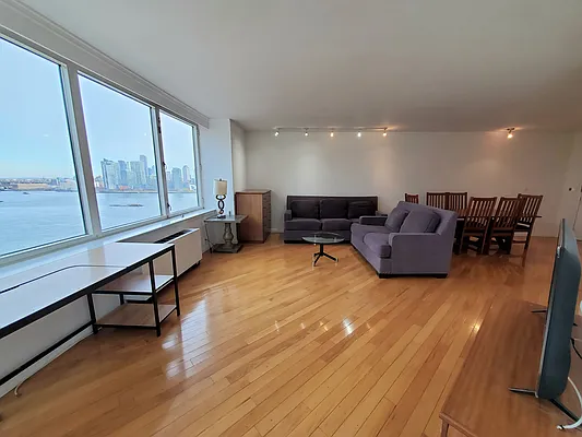 Sold by Luxury Habitat | media 13