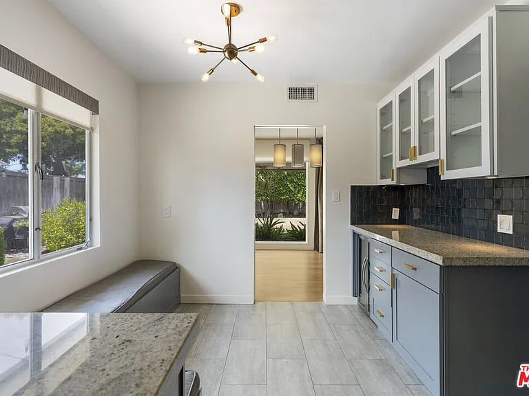 6225 S Corning Ave — Photo 12