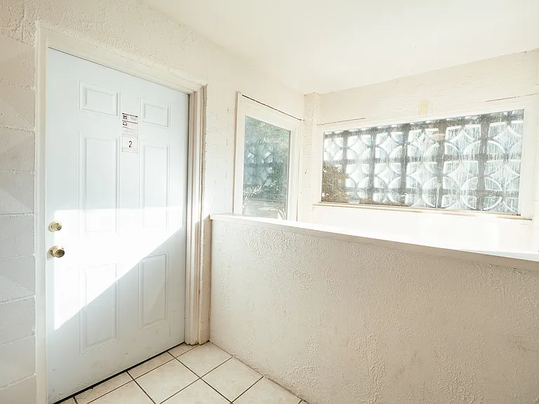1634 Crest Hill Ave #2 — Photo 2