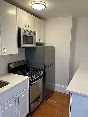 4th image of 45 W 55th St #4E