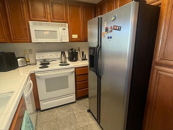 5th image of 2250 Camino De La Reina Unit 210