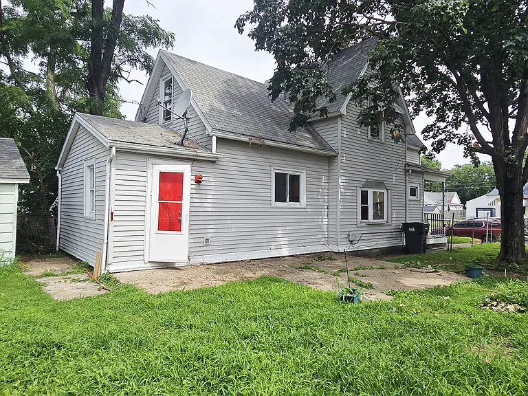 224 Catherine St — Photo 15