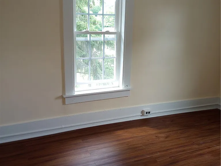 120 W 6th St #201 — Photo 8