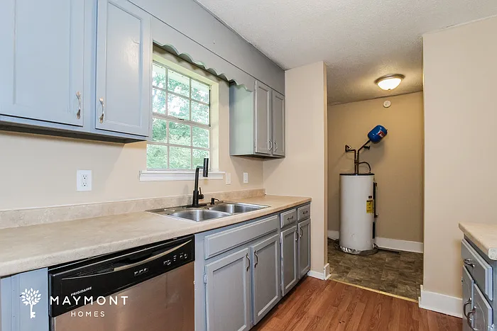 4015 Goodwin Rd — Photo 8