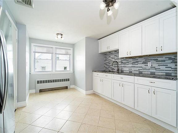 3rd image of 87 Andover St