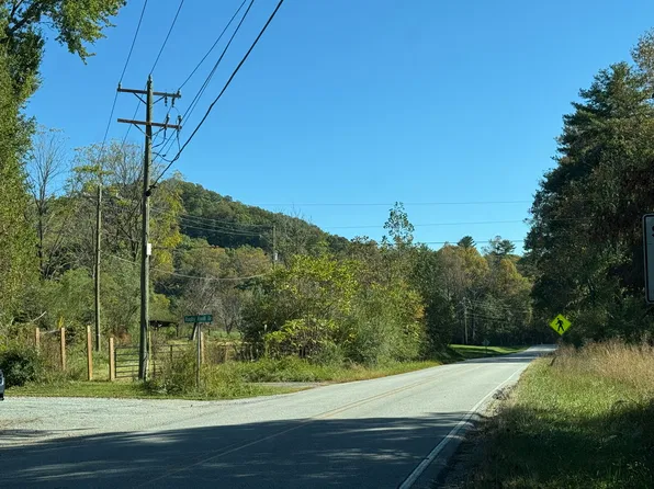 1310 Broyles Rd, Hendersonville, NC 28791
