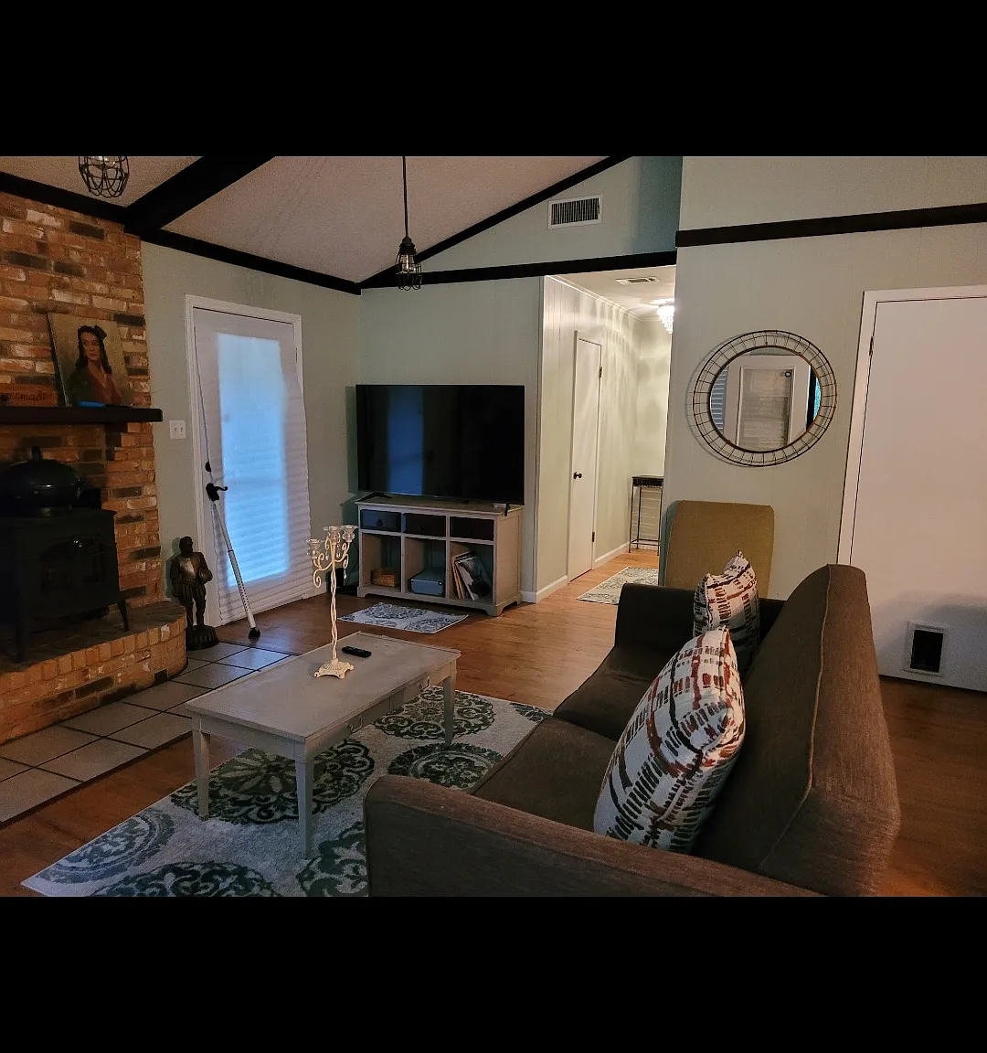 2 bed, 929 sqft, $1,350 — Photo 2