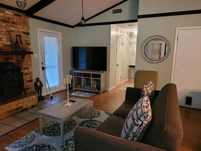2239 W Holly Trl — Photo 2