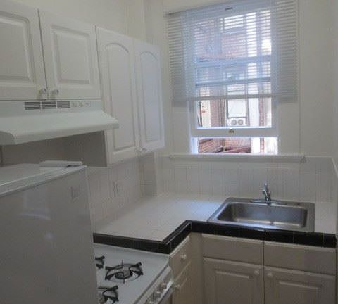 4th image of 81 9th St APT 208