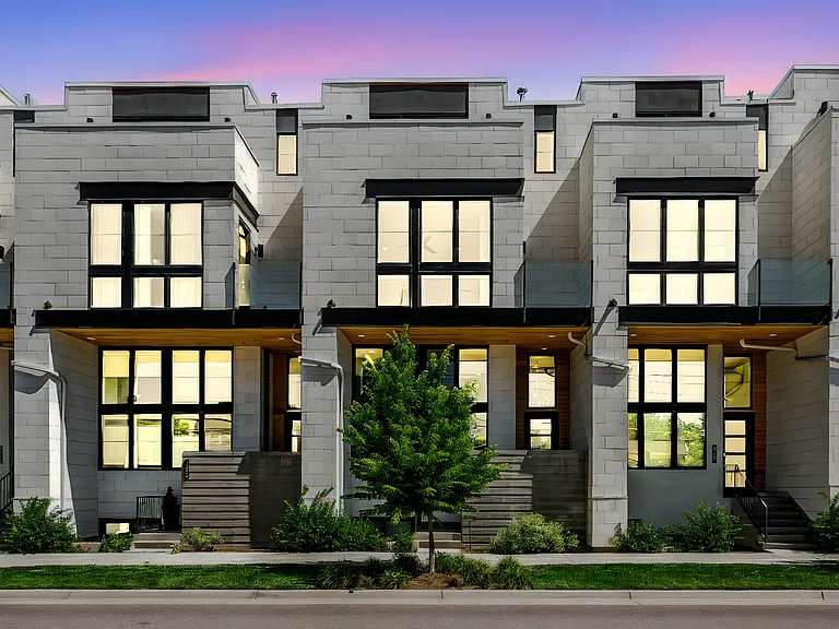 4263 E 8th Ave — Photo 1