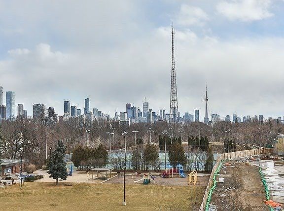 4th image of 6 Parkwood Ave #507