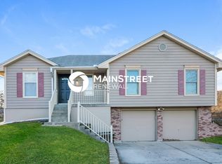 545 SE Ashton Ct, Lees Summit, MO 64063