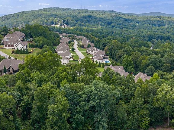 5th image of 207 Colmar Ct