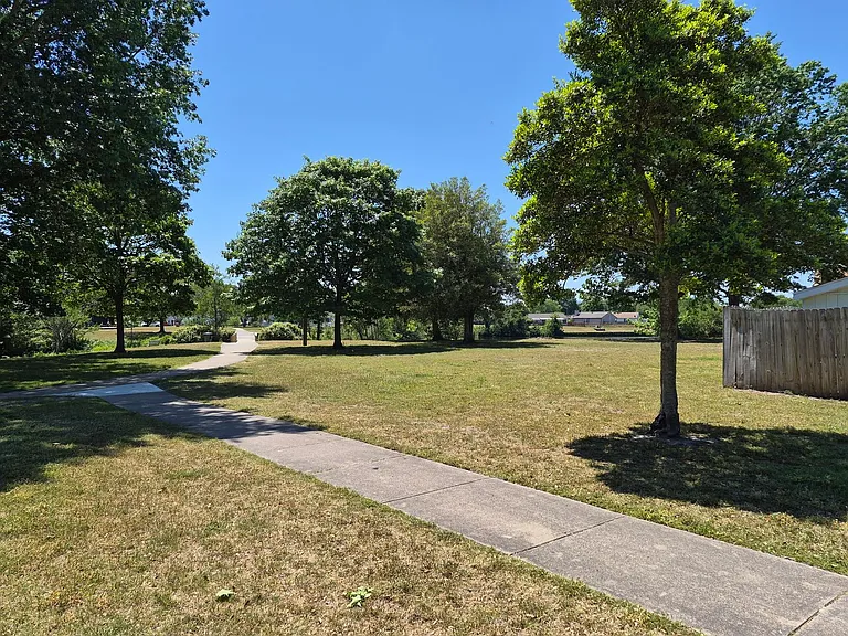 1301 Cypress Pl — Photo 14