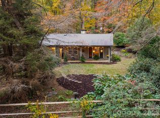 15 Meadow Ln, Fairview, NC 28730