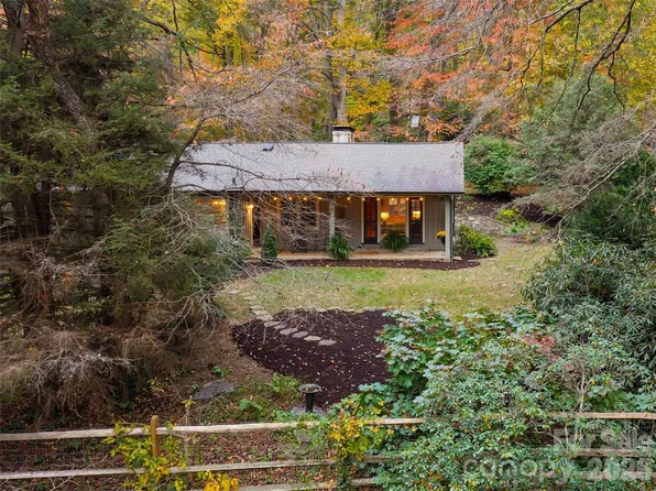 15 Meadow Ln, Fairview, NC 28730