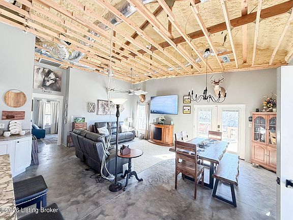 3rd image of 4338 Waddy Rd