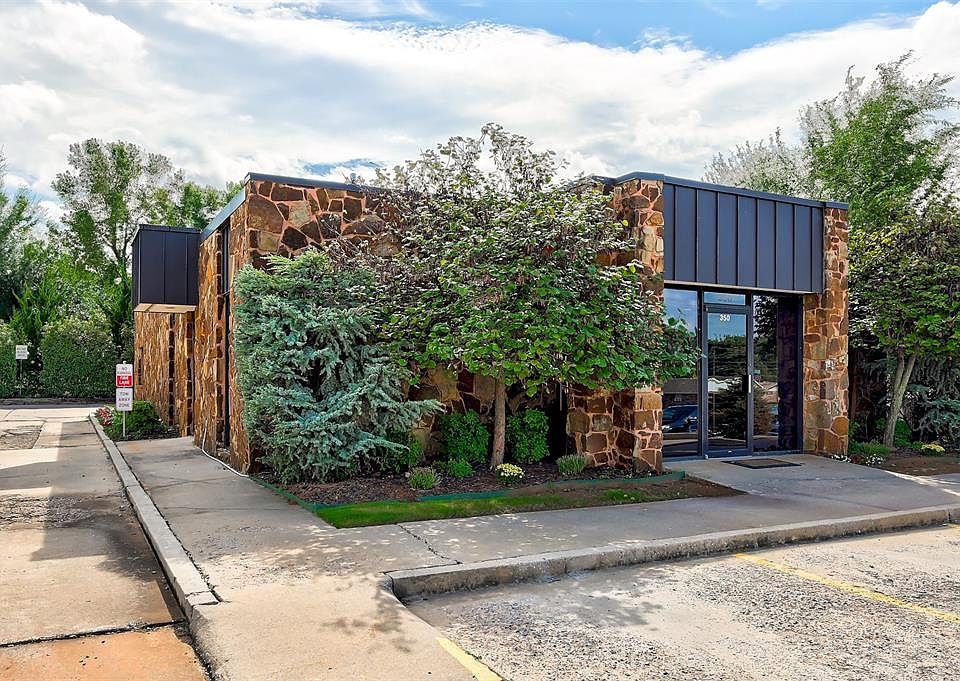 1st image of 350 W Vandament Ave