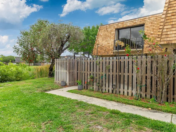 393 Lake Arbor Drive, Palm Springs, FL 33461