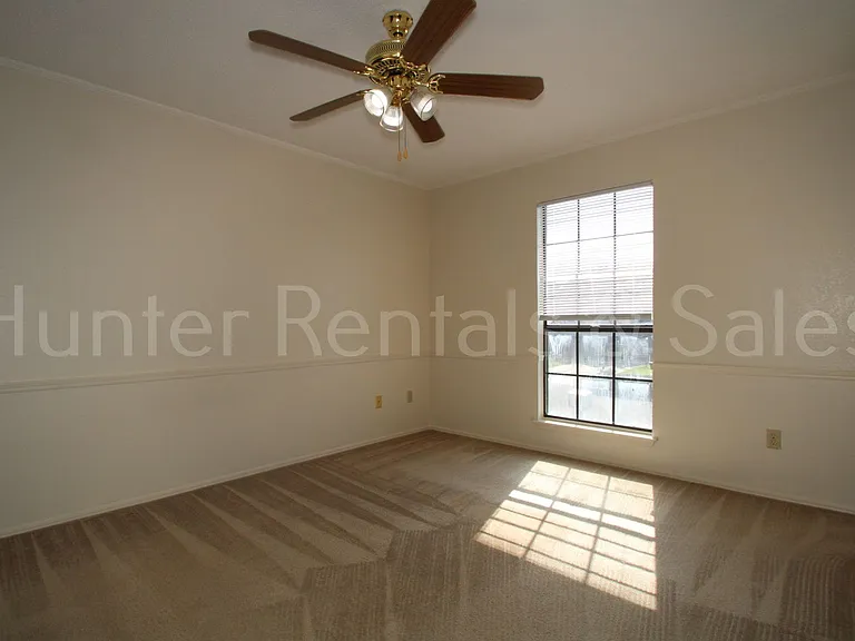 1905 Meadowbrook Dr — Photo 12