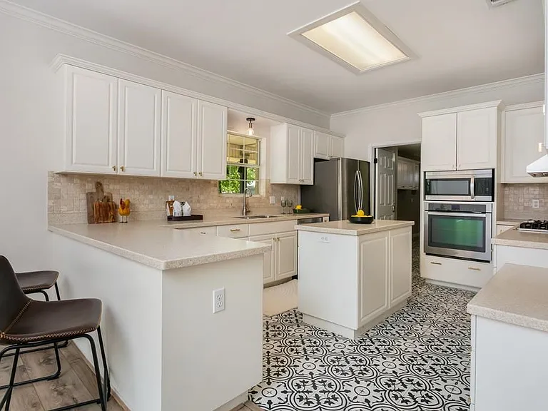 803 N Bowie St — Photo 7